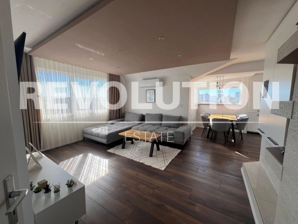 Дава се под наем Тристаен апартамент в Варна, ХЕИ - 80 кв.м за 698.19 € - Снимка #1