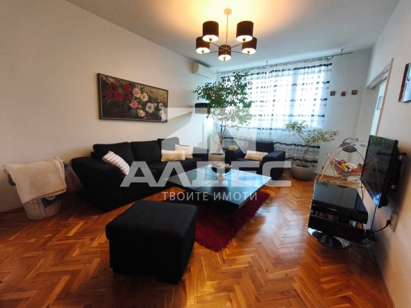 Дава се под наем Тристаен апартамент в София, Център - 115 кв.м за 947.58 € - Снимка #1