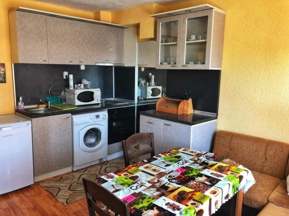 Дава се под наем Етаж от къща в Варна, Цветен квартал - 60 кв.м за 331.5 € - Снимка #1