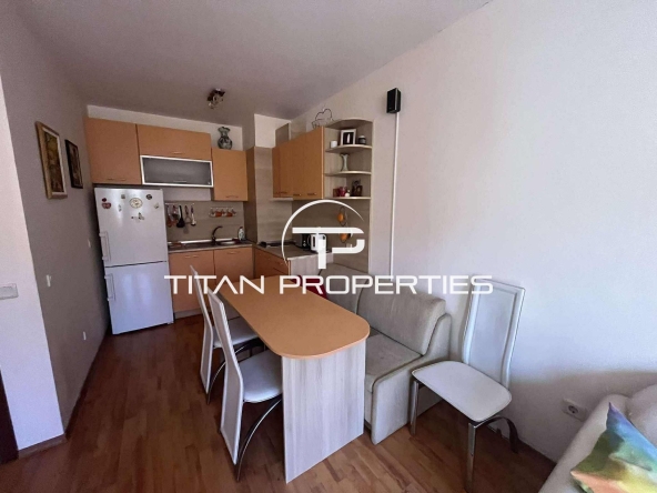 Дава се под наем Двустаен апартамент в к.к. Св.Св. Константин и Елена - 62 кв.м за 434 € - Снимка #1