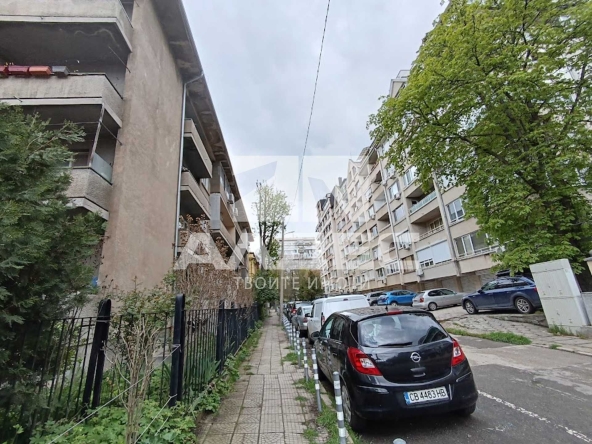 Двустаен апартамент в София, Лозенец - 70 кв.м за 1822 €/кв.м - Снимка #1
