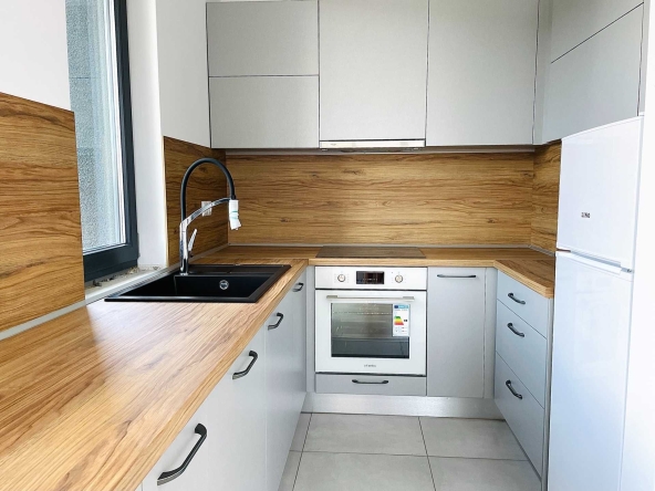 Дава се под наем Къща в Бургас, Сарафово - 112 кв.м за 1200 € - Снимка #1