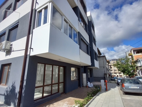 Дава се под наем Офис в Варна, Левски - 32 кв.м за 382.5 € - Снимка #1