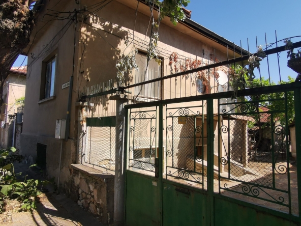 Къща в Пазарджик, Устрем - 499 кв.м за 271 €/кв.м - Снимка #1