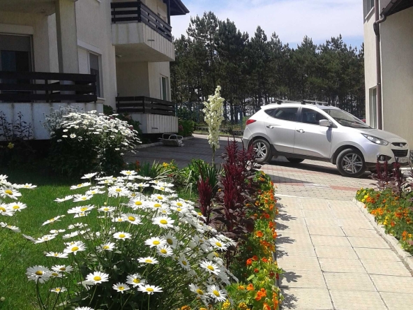 Дава се под наем Тристаен апартамент в с. Лозенец, Област Бургас - 120 кв.м за 9180 € - Снимка #1