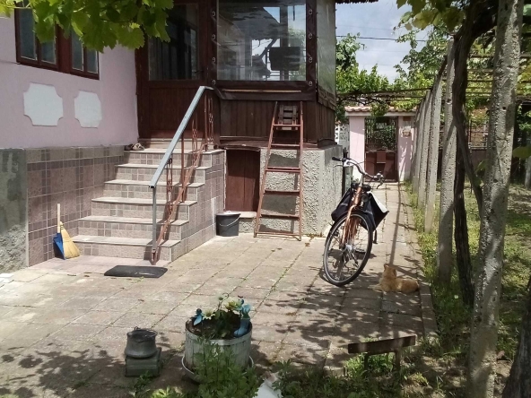 Къща в Долни чифлик - 122 кв.м за 774 €/кв.м - Снимка #1