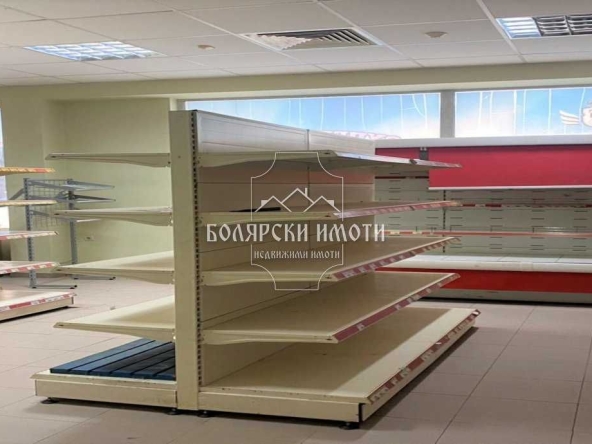 Дава се под наем Магазин в Велико Търново, Център - 200 кв.м за 561 € - Снимка #1