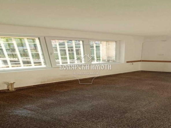 Дава се под наем Офис в Велико Търново, Център - 42 кв.м за 230 € - Снимка #1