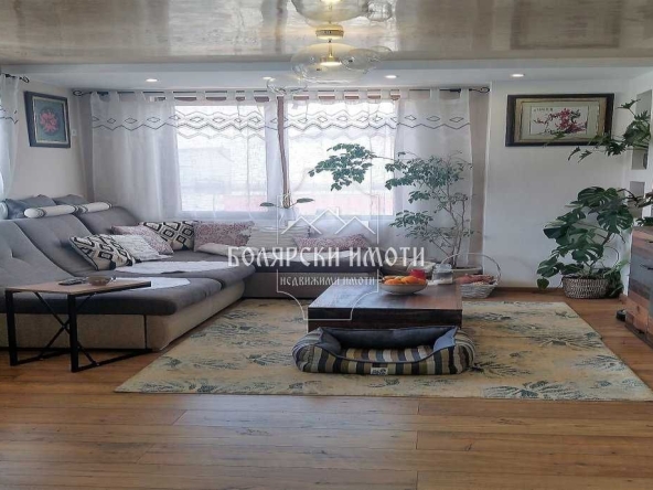 Тристаен апартамент в Велико Търново, Център - 230 кв.м за 532 €/кв.м - Снимка #1
