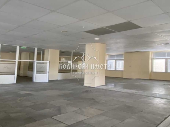 Дава се под наем Офис в Велико Търново, Център - 550 кв.м за 3490.95 € - Снимка #1
