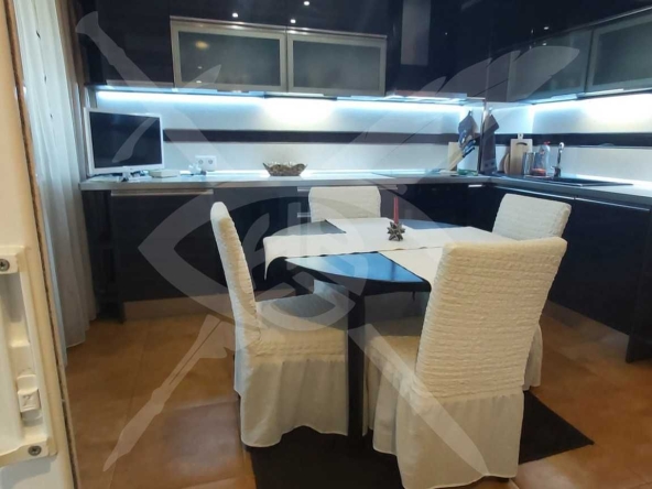 Дава се под наем Многостаен апартамент в Варна, ВИНС - 170 кв.м за 1320 € - Снимка #1