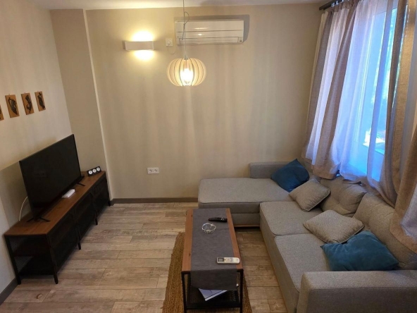 Дава се под наем Етаж от къща в Пловдив, Център - 80 кв.м за 484.5 € - Снимка #1