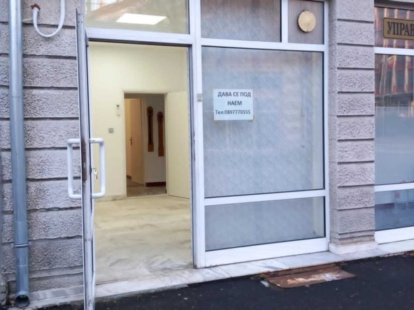 Дава се под наем Магазин в Кубрат - 60 кв.м за 255 € - Снимка #1