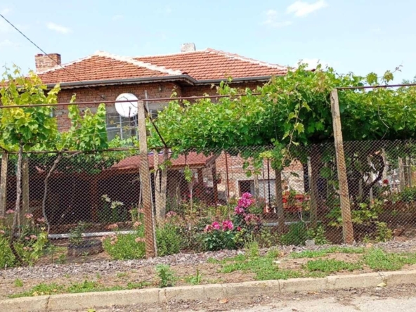 Къща в с. Опан, Област Стара Загора - 160 кв.м за 263 €/кв.м - Снимка #1