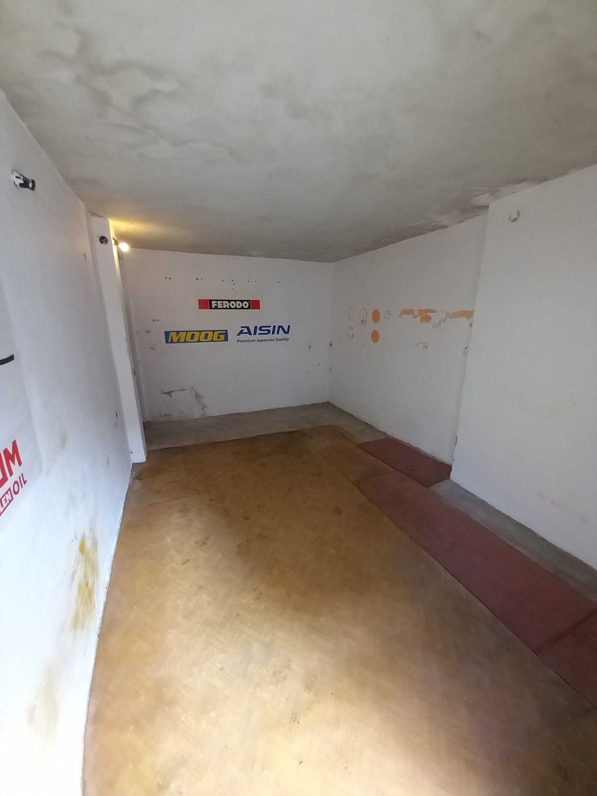 Дава се под наем Гараж / Паркомясто в Бургас, Лазур - 15 кв.м за 40.8 € - Снимка #1