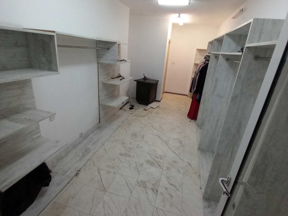 Дава се под наем Магазин в Бургас, Център - 25 кв.м за 127.5 € - Снимка #1