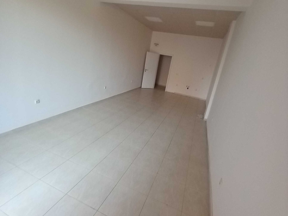 Дава се под наем Магазин в Бургас, Сарафово - 50 кв.м за 102 € - Снимка #1