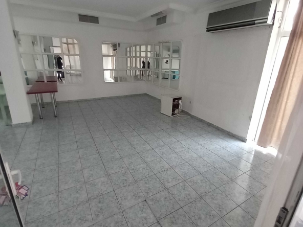 Дава се под наем Офис в Бургас, Център - 90 кв.м за 204 € - Снимка #1