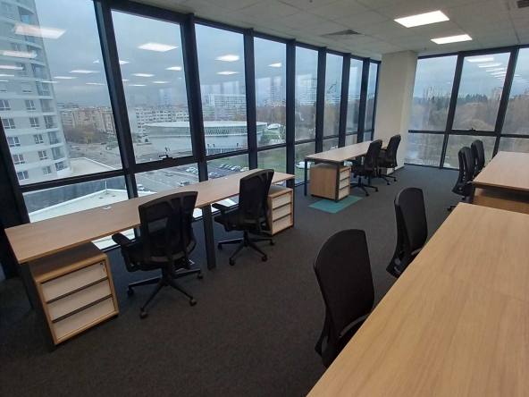 Дава се под наем Офис в Бургас, Славейков - 1200 кв.м за 12500 € - Снимка #1