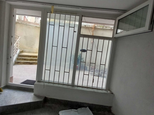 Дава се под наем Офис в Бургас, Център - 23 кв.м за 150 € - Снимка #1