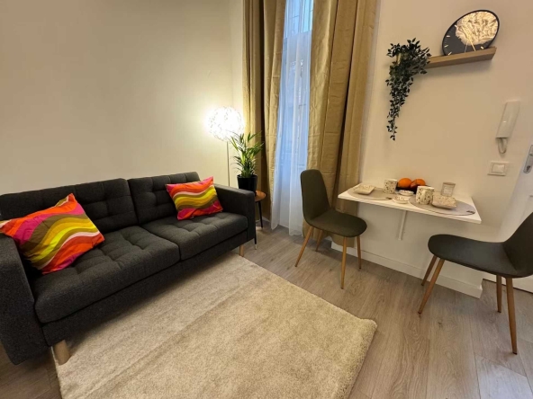 Дава се под наем Двустаен апартамент в София, Център - 65 кв.м за 397.8 € - Снимка #1