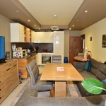 Тристаен апартамент в Перник, Мошино - 89 кв.м за 1742 €/кв.м - Снимка #1