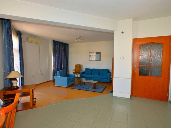 Тристаен апартамент в Перник, Димова махала - 108 кв.м за 1417 €/кв.м - Снимка #1