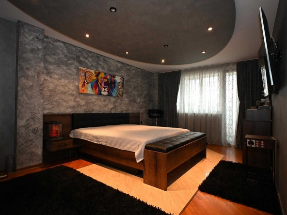 Четиристаен апартамент в Перник, Изток - 137 кв.м за 918 €/кв.м - Снимка #1