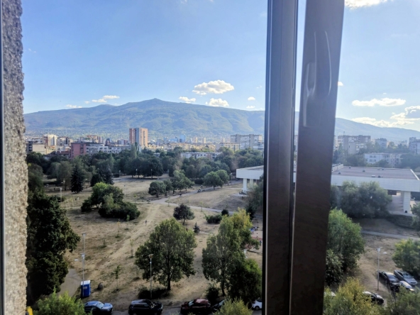 Дава се под наем Тристаен апартамент в София, Медицинска академия - 98 кв.м за 800 € - Снимка #1