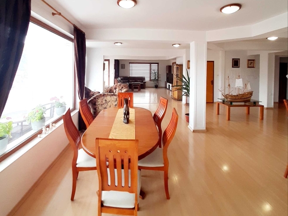 Многостаен апартамент в Търговище, Център - 300 кв.м за 667 €/кв.м - Снимка #1