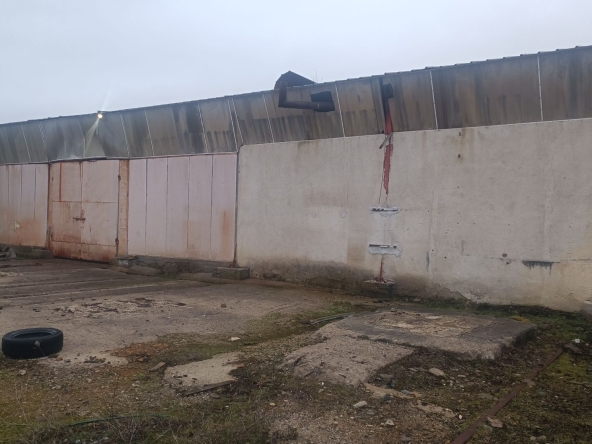 Дава се под наем Промишлена сграда в Кърджали, Промишлена зона - Изток - 630 кв.м за 321.3 € - Снимка #1