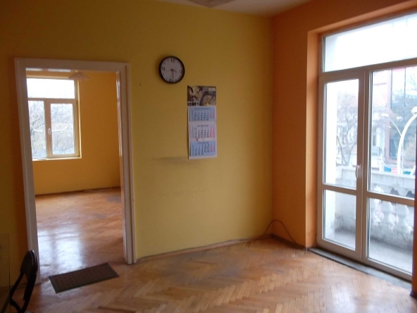 Дава се под наем Двустаен апартамент в Варна, Център - 60 кв.м за 357 € - Снимка #1