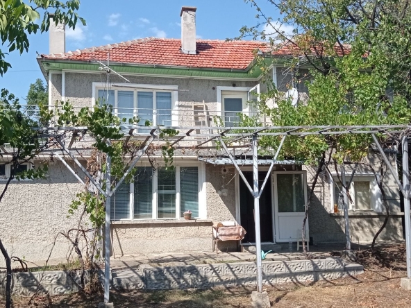 Къща в Велико Търново, Бузлуджа - 600 кв.м за 247 €/кв.м - Снимка #1