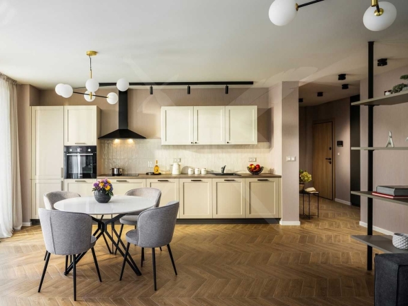 Двустаен апартамент в Пловдив, Кършияка - 77 кв.м за 2991 €/кв.м - Снимка #1