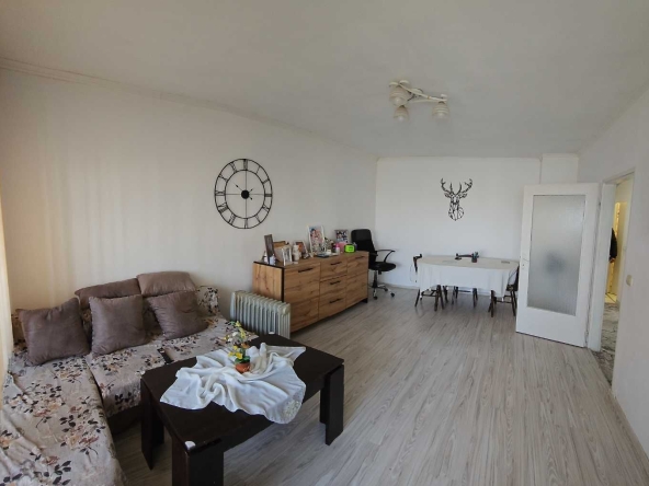 Тристаен апартамент в Разград, Орел - 75 кв.м за 1156 €/кв.м - Снимка #1