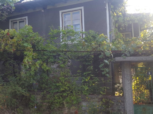 Къща в с. Ловнидол, Област Габрово - 200 кв.м за 26 €/кв.м - Снимка #1