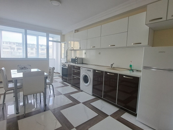 Дава се под наем Тристаен апартамент в Разград, Лудогорие - 81 кв.м за 408 € - Снимка #1