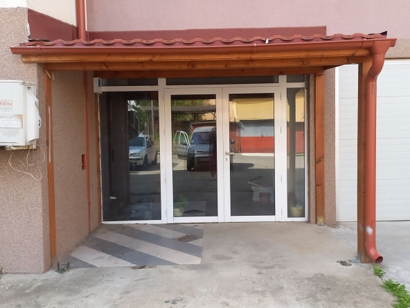 Дава се под наем Магазин в Самоков - 35 кв.м за 127.5 € - Снимка #1