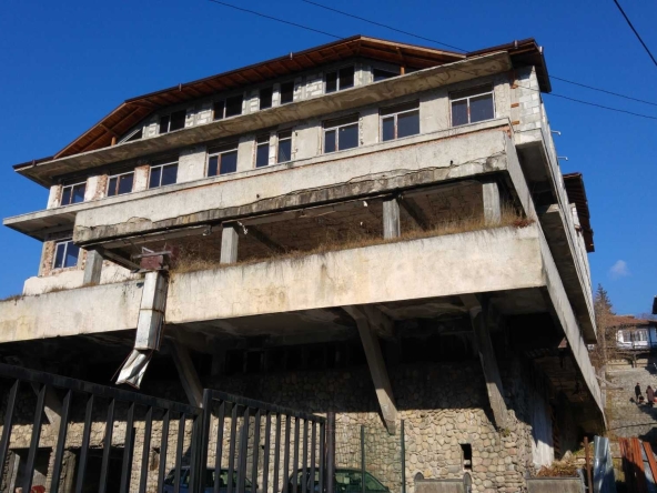 Хотел в Тетевен - 4853 кв.м за 73 €/кв.м - Снимка #1