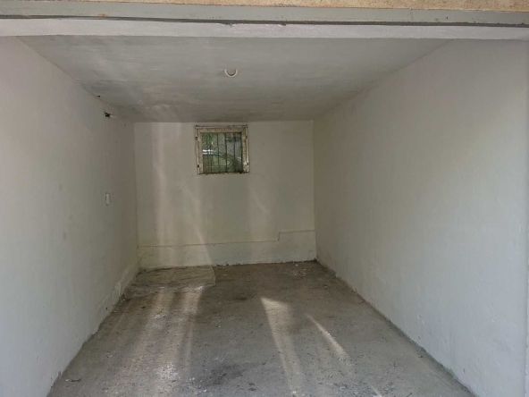 Дава се под наем Гараж / Паркомясто в Шумен, Център - 16 кв.м за 51 € - Снимка #1