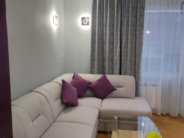 Дава се под наем Двустаен апартамент в София, Център - 65 кв.м за 850 € - Снимка #1