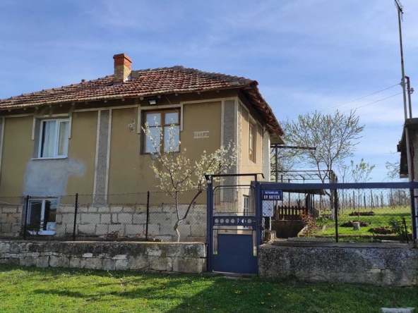 Къща в с. Каменово, Област Разград - 80 кв.м за 383 €/кв.м - Снимка #1