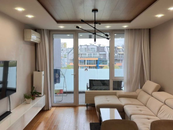 Дава се под наем Тристаен апартамент в София, Изгрев - 110 кв.м за 1350 € - Снимка #1