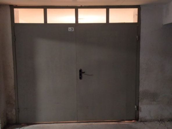 Дава се под наем Гараж / Паркомясто в Стара Загора, Три чучура - юг - 21 кв.м за 51 € - Снимка #1