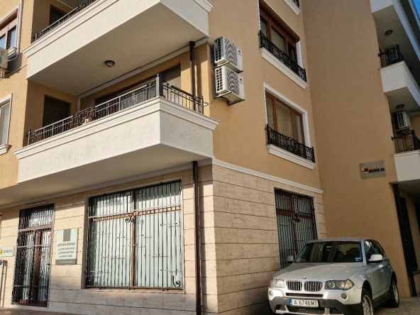 Дава се под наем Тристаен апартамент в Бургас, Център - 100 кв.м за 765 € - Снимка #1