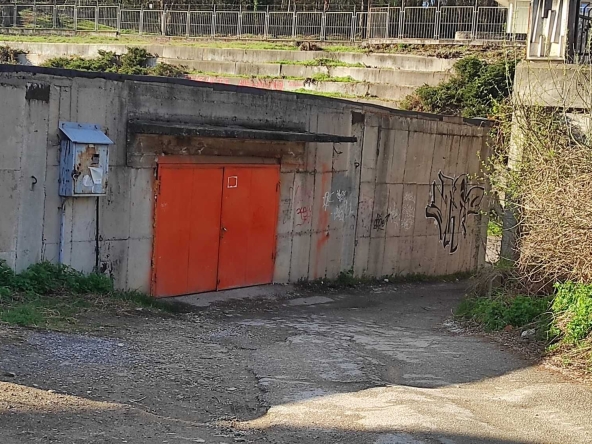 Дава се под наем Гараж / Паркомясто в Плевен, 9-ти квартал - 14 кв.м за 59.67 € - Снимка #1