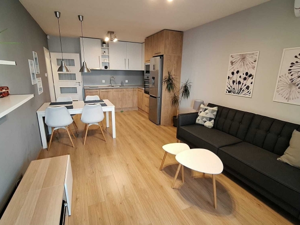 Дава се под наем Тристаен апартамент в София, Младост 3 - 67 кв.м за 747.66 € - Снимка #1