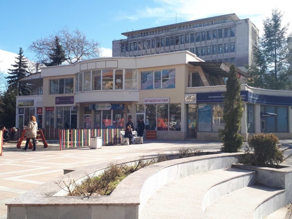 Офис в Пещера - 250 кв.м за 306 €/кв.м - Снимка #1