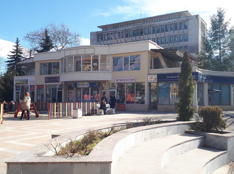 Офис в Пещера - 250 кв.м за 306 €/кв.м - Снимка #1