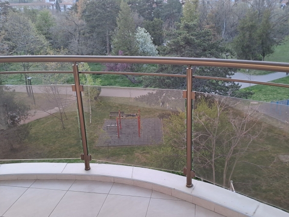 Дава се под наем Тристаен апартамент в Лясковец - 66 кв.м за 468.69 € - Снимка #1